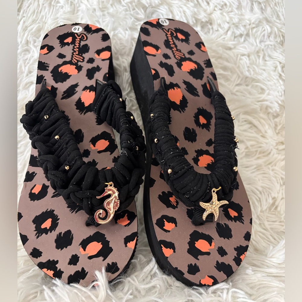 🌸. #5005. Women’s Black Rope Flip Flop Sandals with Coral Leopard Footbed